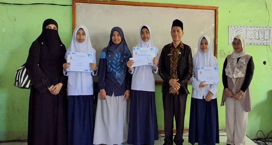 Bertabur Prestasi, MTsN 2 Manggarai Barat Gelar Pembagian Rapor Kenaikan Kelas Tahun 2026